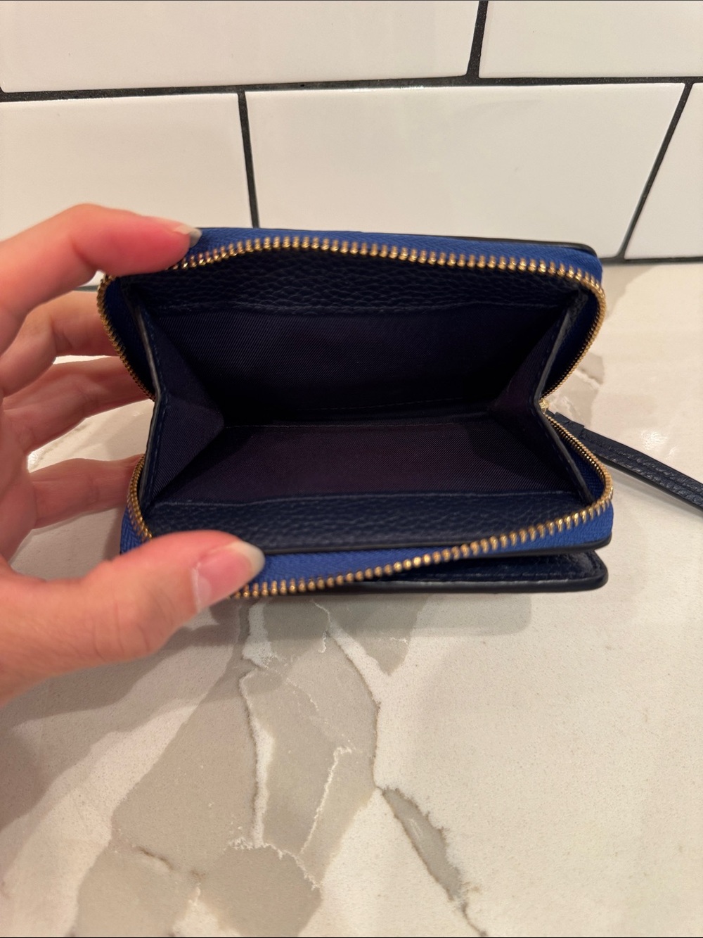 Tory Burch McGraw floral bi-fold wallet in blue tea rose border - Picture 7 of 7